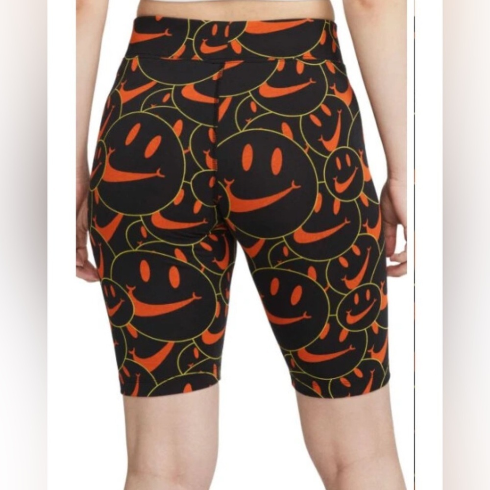 Nike Mid Rise Essentials Bike Shorts - Picture 10 of 10